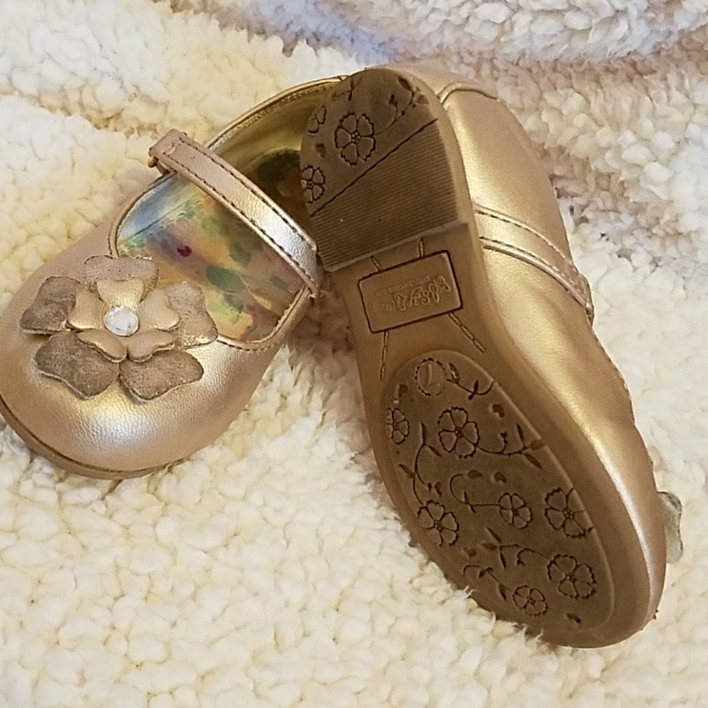 Shoes - Picture 3 of 6